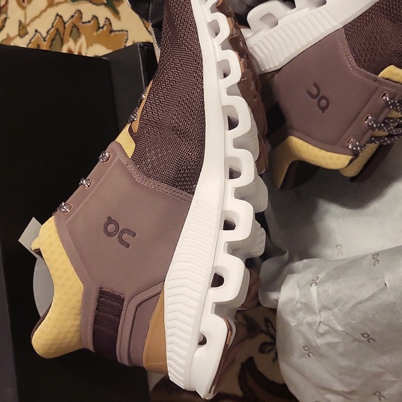 On running cloud Hi Edge Dusk grape Women's US 6 Medium, New Inbox. - Picture 4 of 7